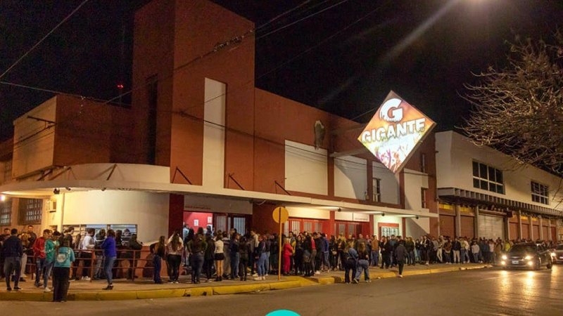Amenaza de bomba en el Gigante de Bomberos durante un baile de Marcos Bainotti